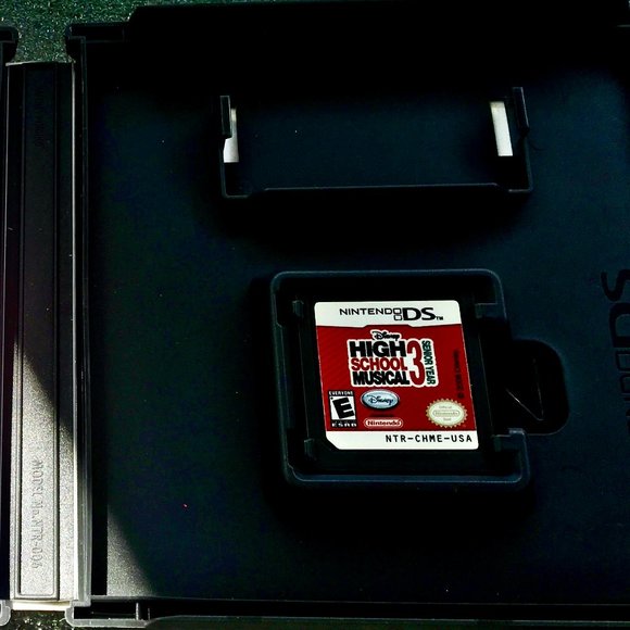 Nintendo DS - High School Musical 3 Game - Picture 3 of 9